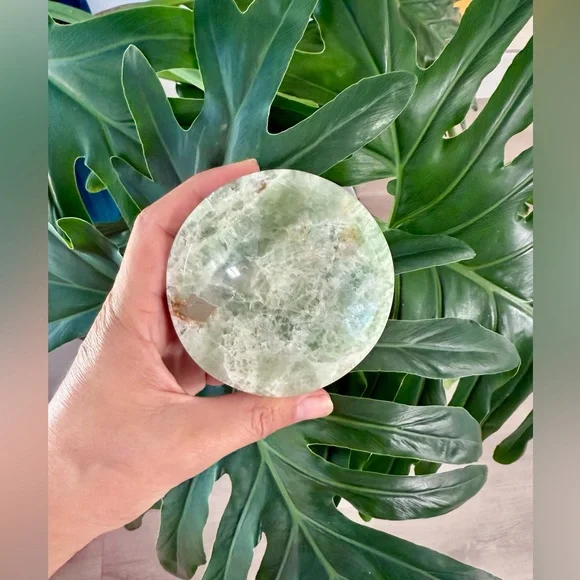 Green Fluorite bowl - Picture 3 of 7